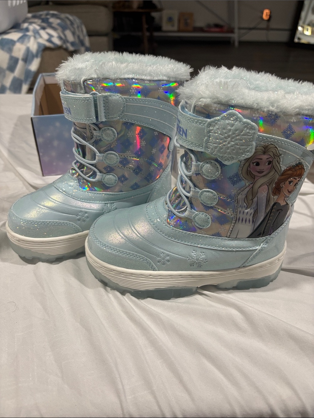 NWT Disney Light Blue Holographic Frozen Girls Winter Boots Size 11